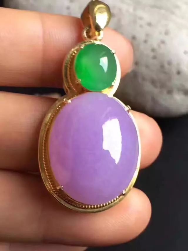 真的翡翠玉手镯多少钱几十万的翡翠蛋面用白纸包装，有什么说头？  第5张