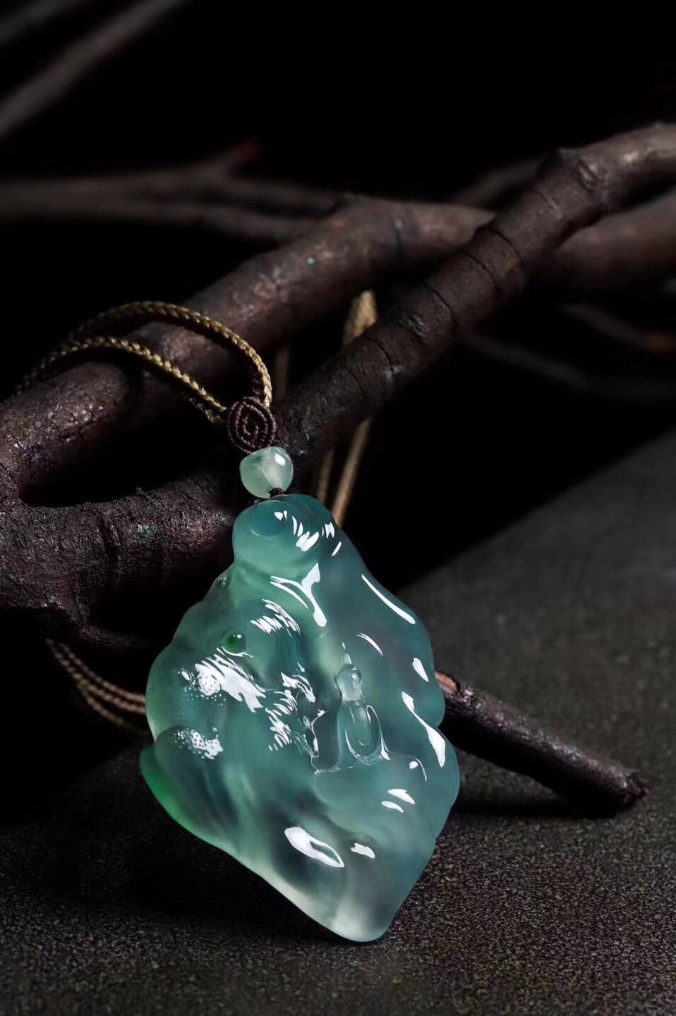 翡翠手镯是扁的吗为什么翡翠的价格没有一个准确的衡量标准呢？  第3张