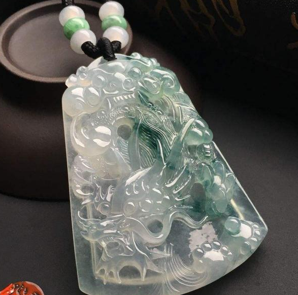 商场的翡翠为啥那么贵？看完这个你们就淡定不起来了  第2张