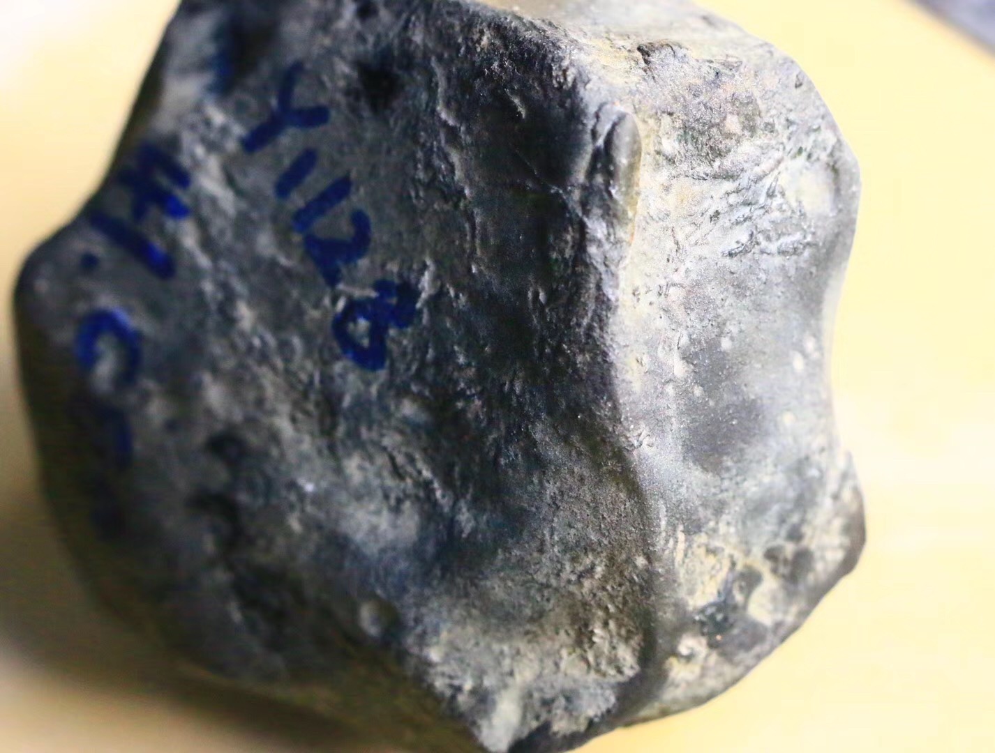 缅甸翡翠矿山开矿视频最实际的翡翠行情分析  第1张