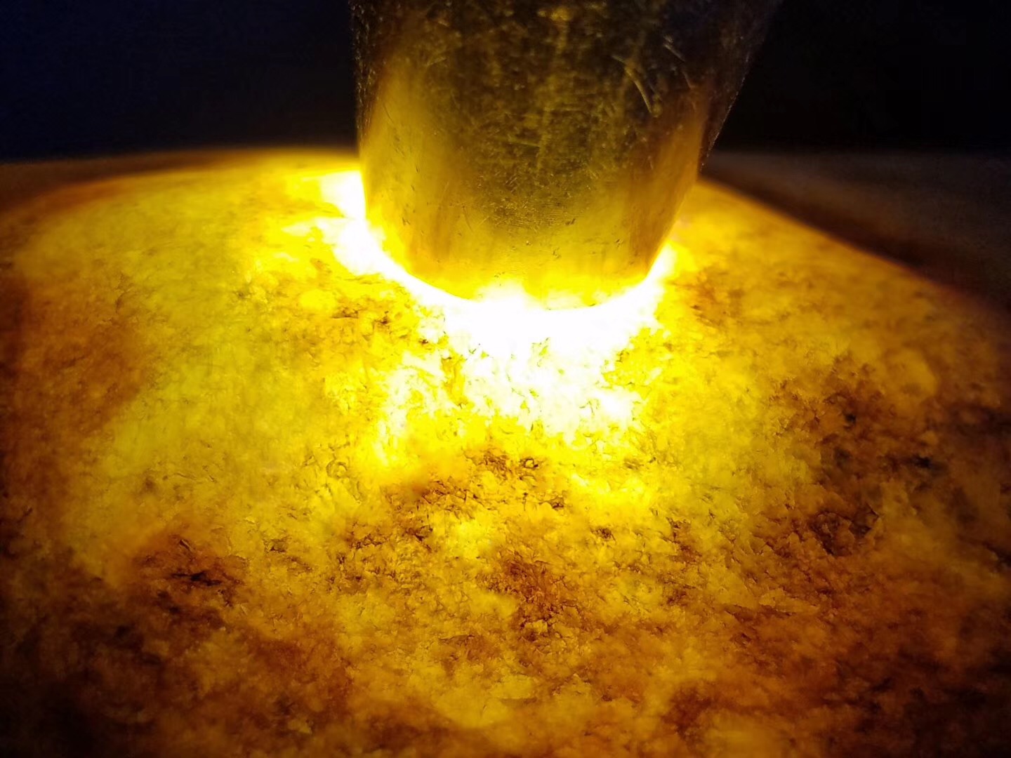 为什么“脱沙”的翡翠原石价格如此高昂？  第4张