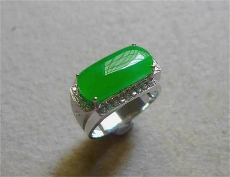 翡翠原石苏州拍卖2019翡翠市场行情价格走势解析  第1张