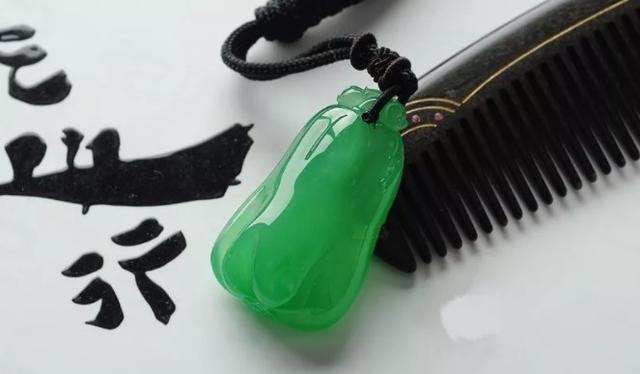 翡翠手镯多宽好看翡翠交易市场里的那些“潜规则”  第1张