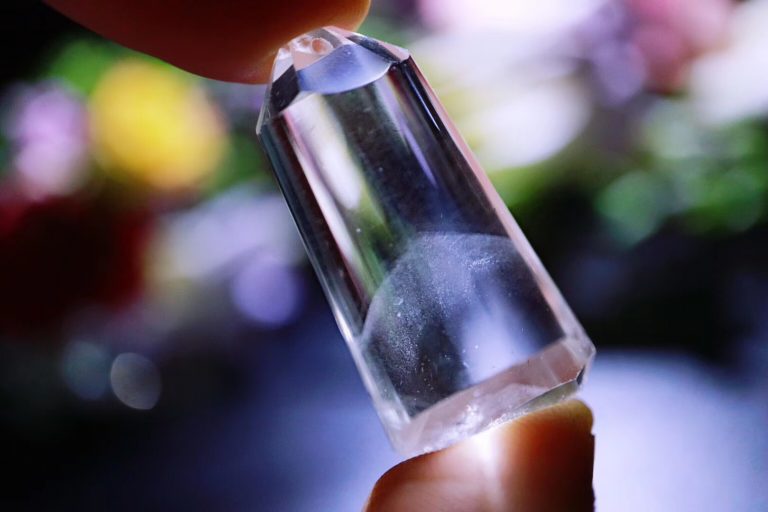 翡翠饰品的主要集散地白幽灵是白水晶吗？如何挑选白幽灵  第2张