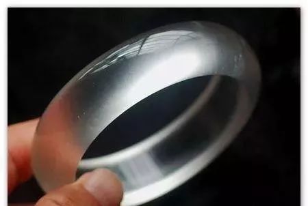 水沫子看似像玻璃种，二者价值却天差地别，千万别被骗了！  第9张