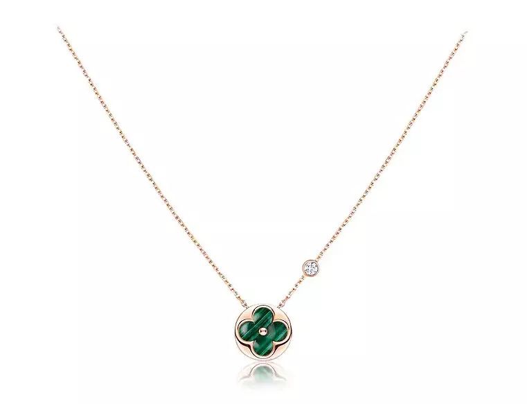 买什么牌子的翡翠手镯真相还是炒作：玉髓这样的地摊货，被老外卖了十几万？  第18张