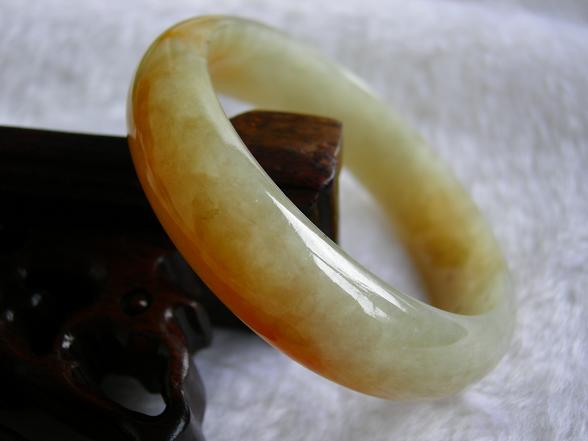 价值1200万的黄翡手镯，百年难得一见堪称绝世极品！  第2张