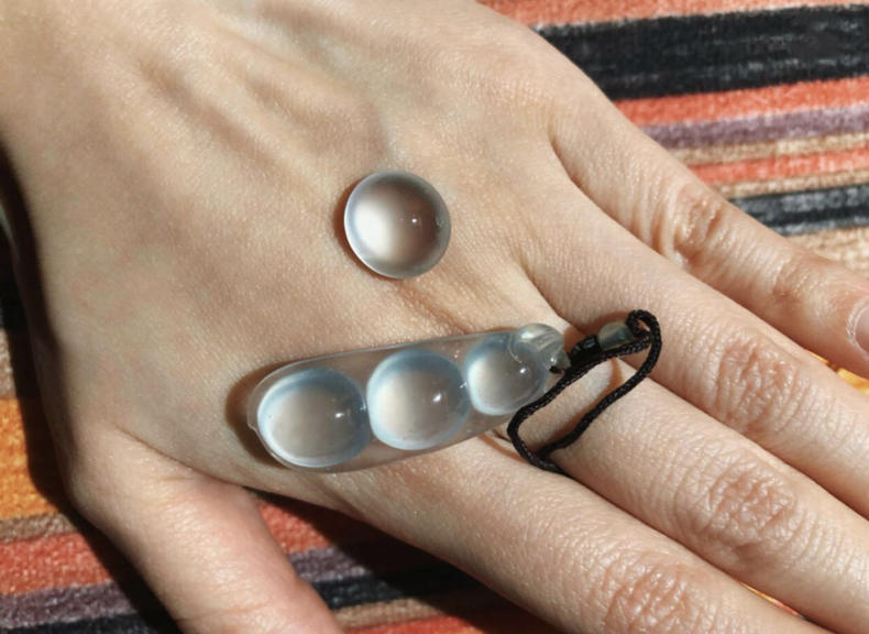 翡翠玻璃种出现灰色调，是否会影响价格？  第4张