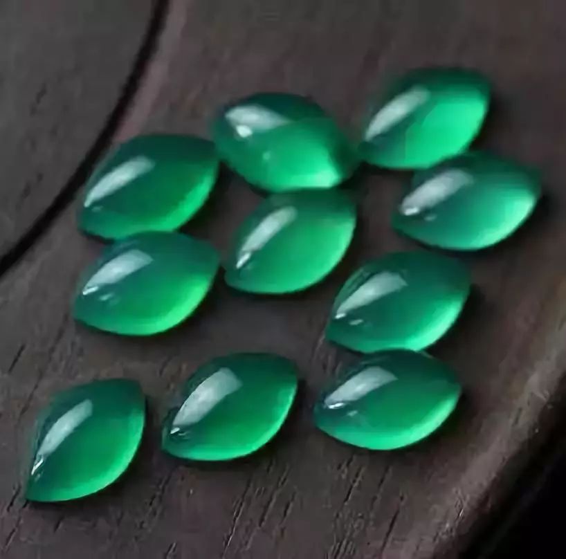 翡翠掉价的四种因素，中2条以上，你的翡翠就不值钱了!  第4张