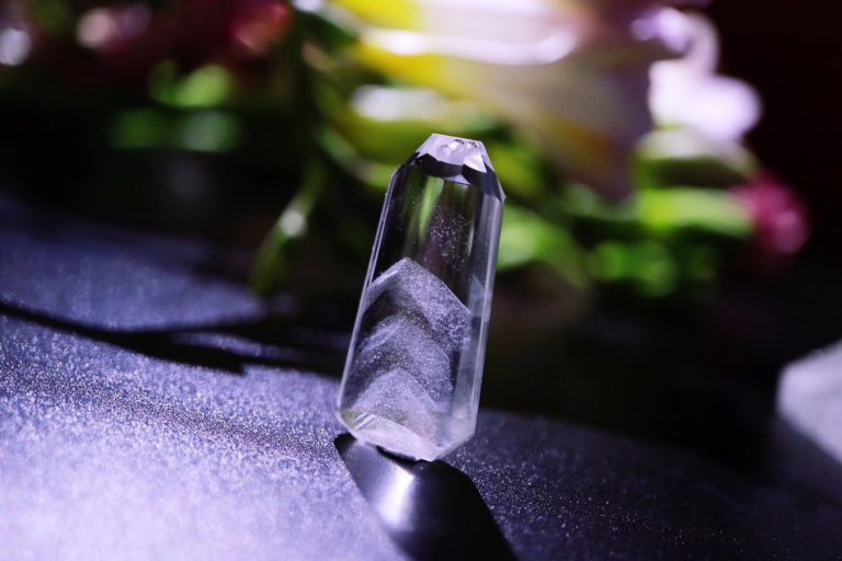 翡翠饰品的主要集散地白幽灵是白水晶吗？如何挑选白幽灵  第10张