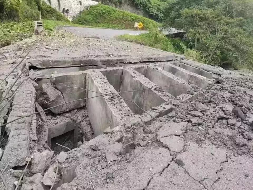 翡翠原石会卡黑皮翡翠矿区局势动荡，翡翠市场该何去何从？  第8张