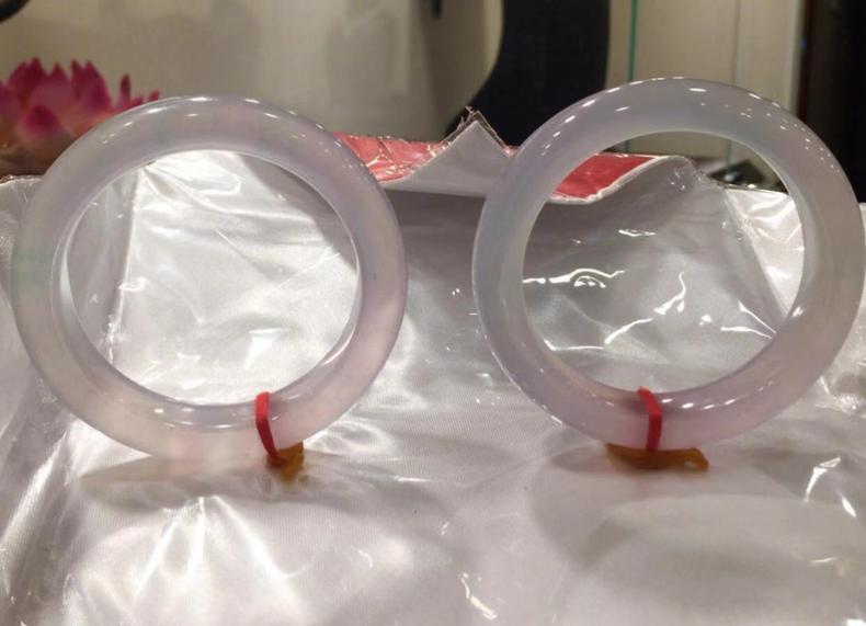 腾冲翡翠手镯价格翡翠的色根指什么？会对价格有影响吗？  第7张