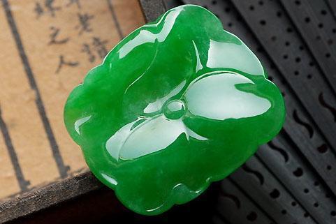 七彩云南翡翠艺术馆翡翠是不是越复杂价格就越贵？  第2张