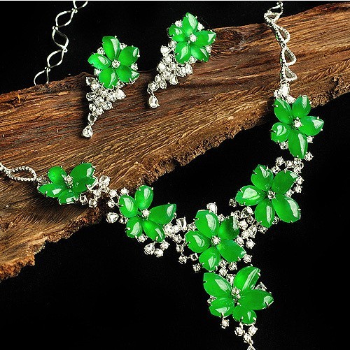 翡翠原石苏州拍卖2019翡翠市场行情价格走势解析  第3张