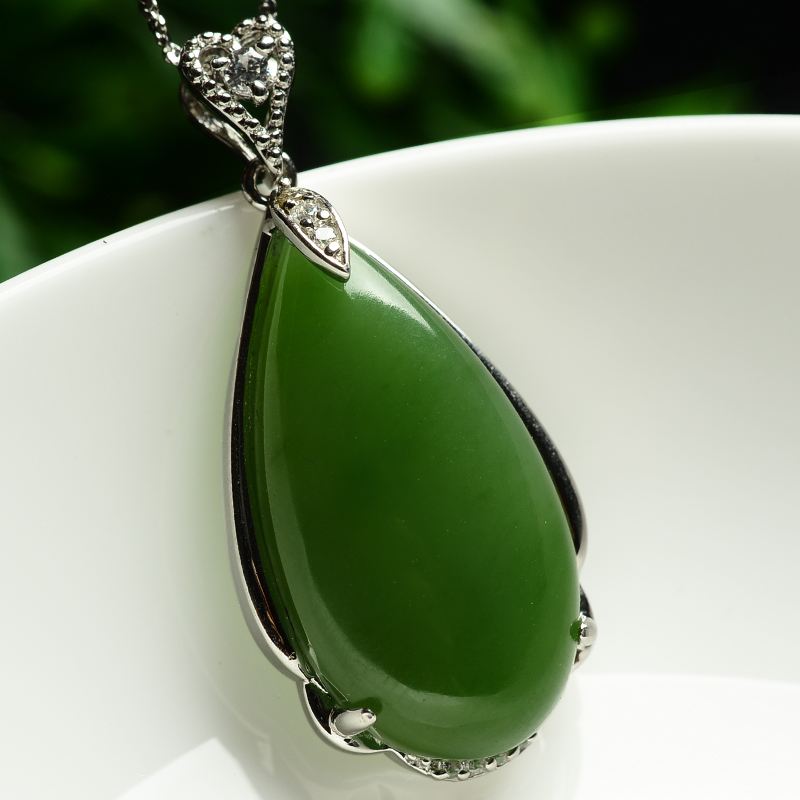 1万左右的豆绿翡翠手镯图片俄罗斯碧玉为何如此受欢迎？  第6张