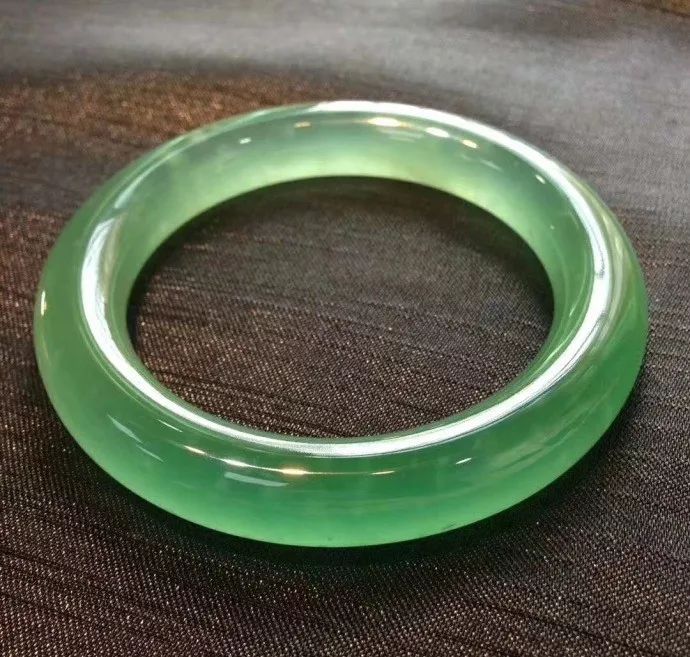 翡翠掉价的四种因素，中2条以上，你的翡翠就不值钱了!  第13张