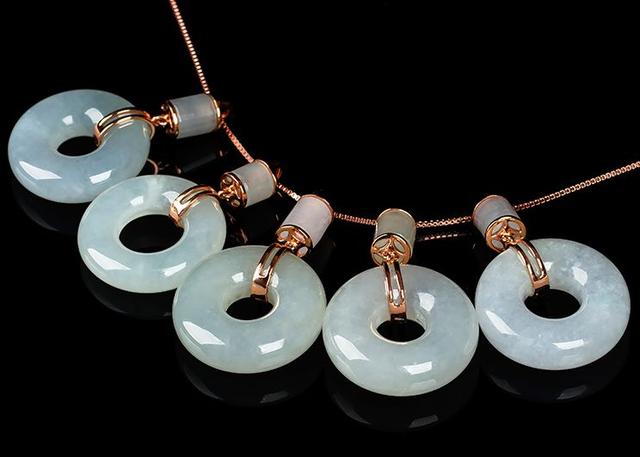 云南旅游市场买的翡翠会买贵吗？为什么不推荐在那里买  第1张