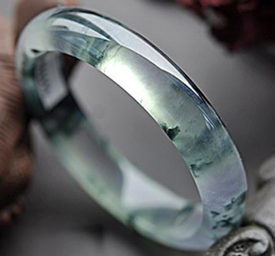 同样是翡翠“飘花”，价格却天差地别  第2张