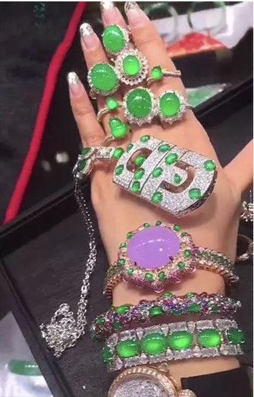 翡翠蛋面这么小，为什么敢叫价几万几十万甚至几百万？  第1张