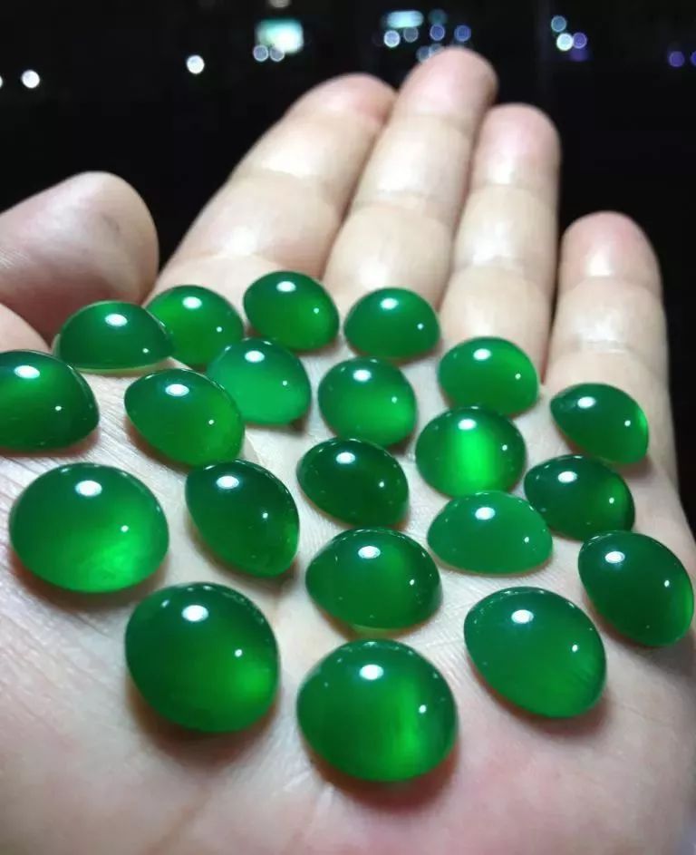 揭秘：一小块玉髓卖到了350万？  第6张