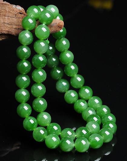 1万左右的豆绿翡翠手镯图片俄罗斯碧玉为何如此受欢迎？  第2张