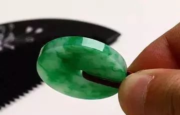 高档翡翠一年升值近五成！  第2张