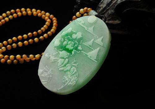 七彩云南翡翠艺术馆翡翠是不是越复杂价格就越贵？  第3张