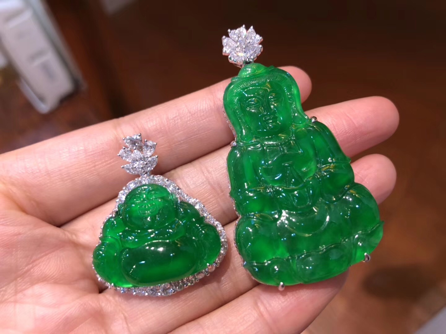 “有种的翡翠“和“有色的翡翠”哪个更贵？  第1张