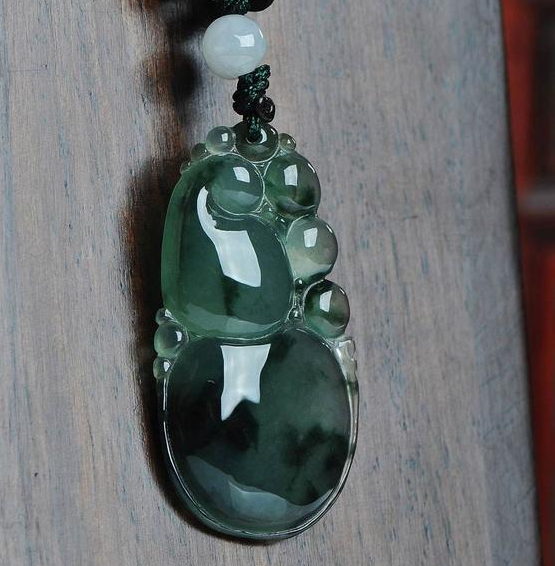 商场的翡翠为啥那么贵？看完这个你们就淡定不起来了  第1张