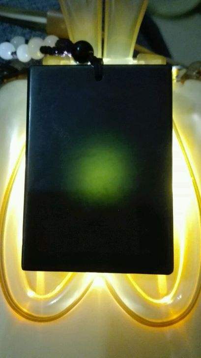 万科翡翠大道价格跟墨翠相似的黑青玉，适合什么人佩戴？  第1张