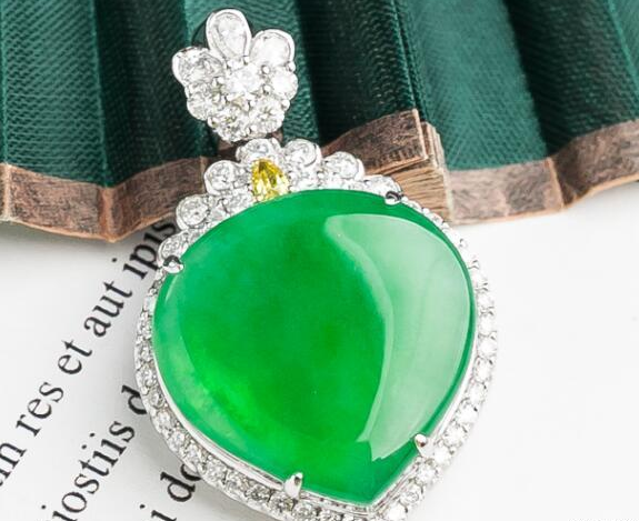 如何评定绿翡翠的价值，人们常说的“辣绿”是指什么意思？  第7张