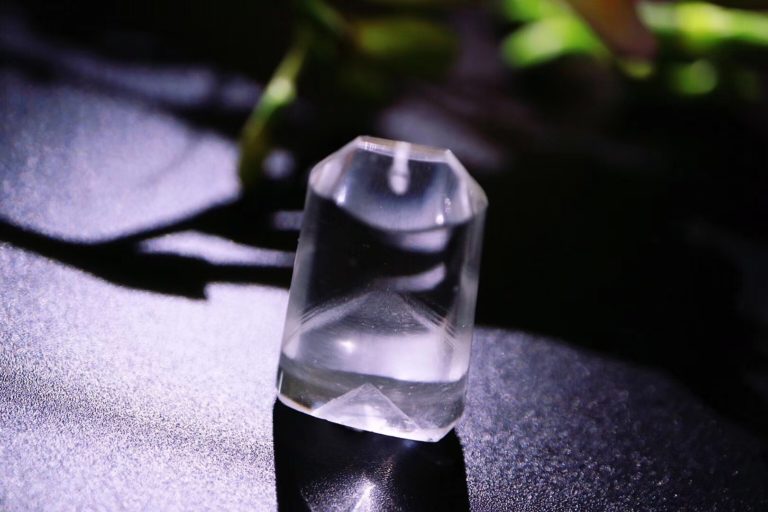 翡翠饰品的主要集散地白幽灵是白水晶吗？如何挑选白幽灵  第1张