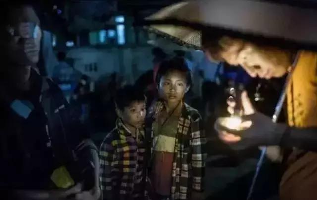 翡翠手镯石性现阶段，为何翡翠价格还持续上涨  第2张