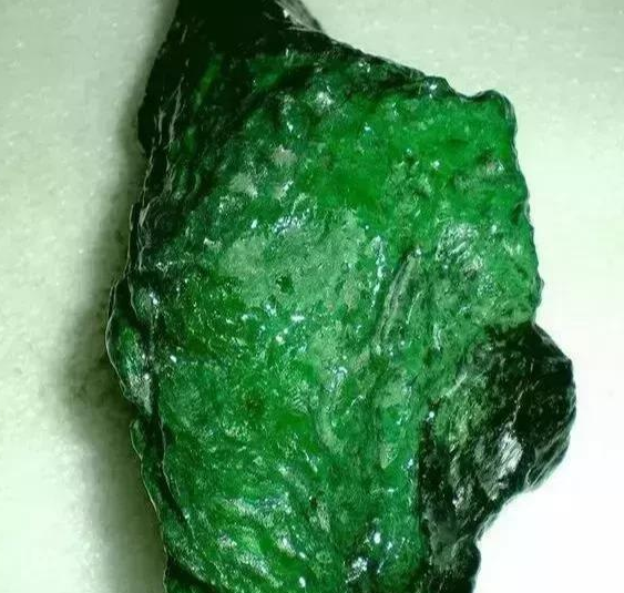 同样是满绿翡翠，为什么偏偏这个就不值钱？  第3张