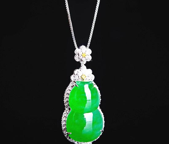 不能称斤算价格的翡翠，该如何判断它的价值呢？  第4张