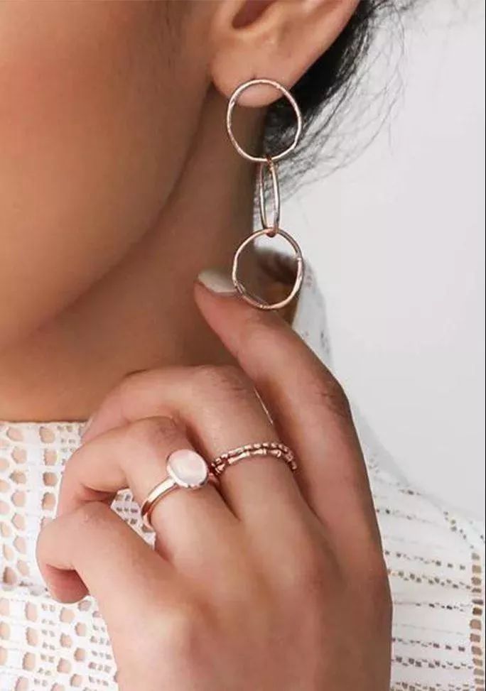 翡翠手镯的鉴定方法我们正处于一个玫瑰金的时代？什么情况？  第6张