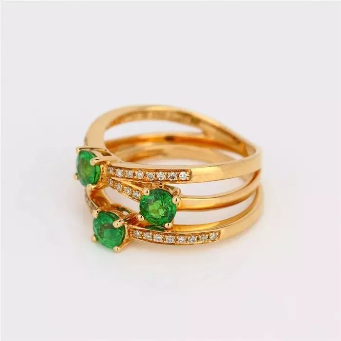 翠榴石：最贵最值钱的石榴石！  第15张