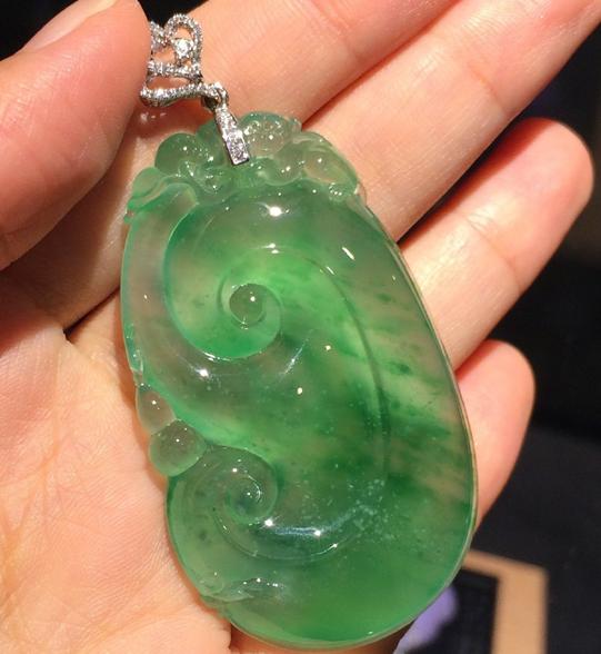 同样是翡翠“飘花”，价格却天差地别  第4张