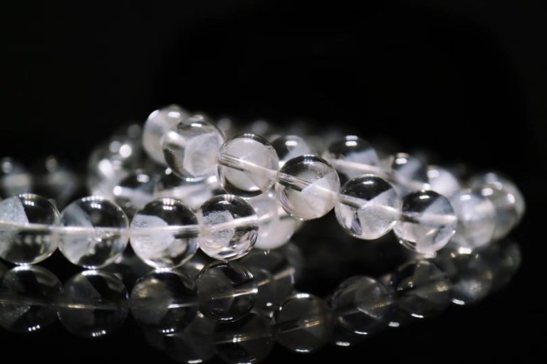 翡翠饰品的主要集散地白幽灵是白水晶吗？如何挑选白幽灵  第4张