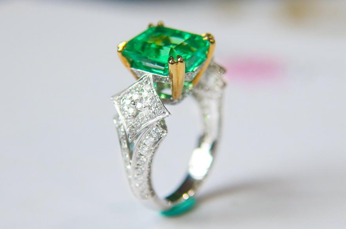 祖母绿戒指价格多少了？  第1张