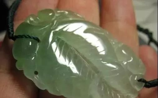 水沫子看似像玻璃种，二者价值却天差地别，千万别被骗了！  第7张