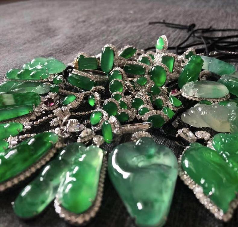 “有种的翡翠“和“有色的翡翠”哪个更贵？  第2张