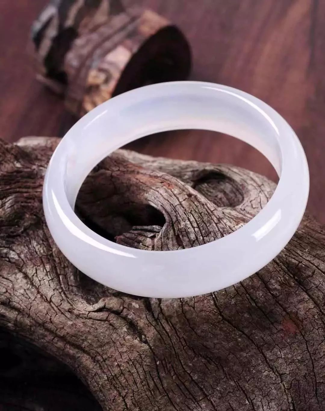 揭秘：一小块玉髓卖到了350万？  第1张