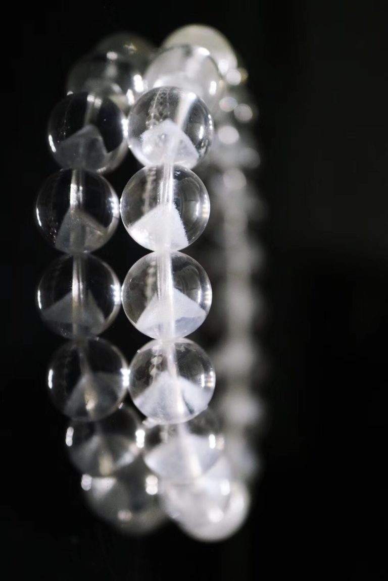 翡翠饰品的主要集散地白幽灵是白水晶吗？如何挑选白幽灵  第3张