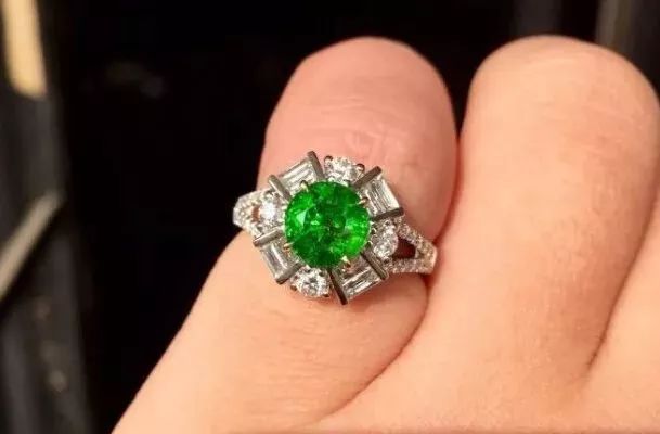 翠榴石：最贵最值钱的石榴石！  第11张