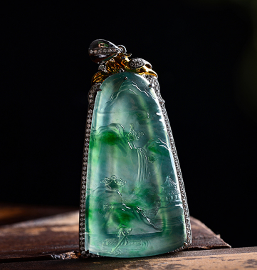 苏富比翡翠吊坠同样一块翡翠，为什么带点飘花价格就要贵？  第4张