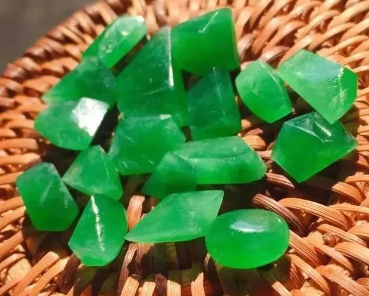 上好翡翠鉴定市场上几百块能买到A货翡翠吗？  第7张