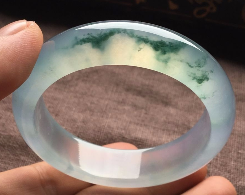 有飘花的翡翠一定就是价格高的翡翠吗？  第1张