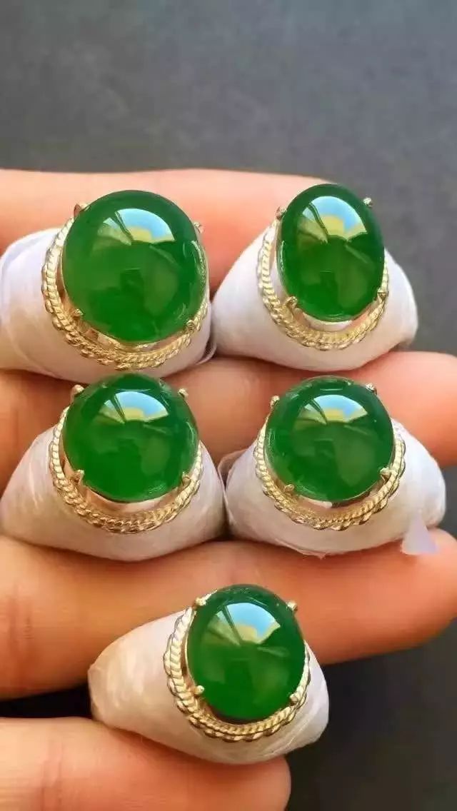 真的翡翠玉手镯多少钱几十万的翡翠蛋面用白纸包装，有什么说头？  第13张