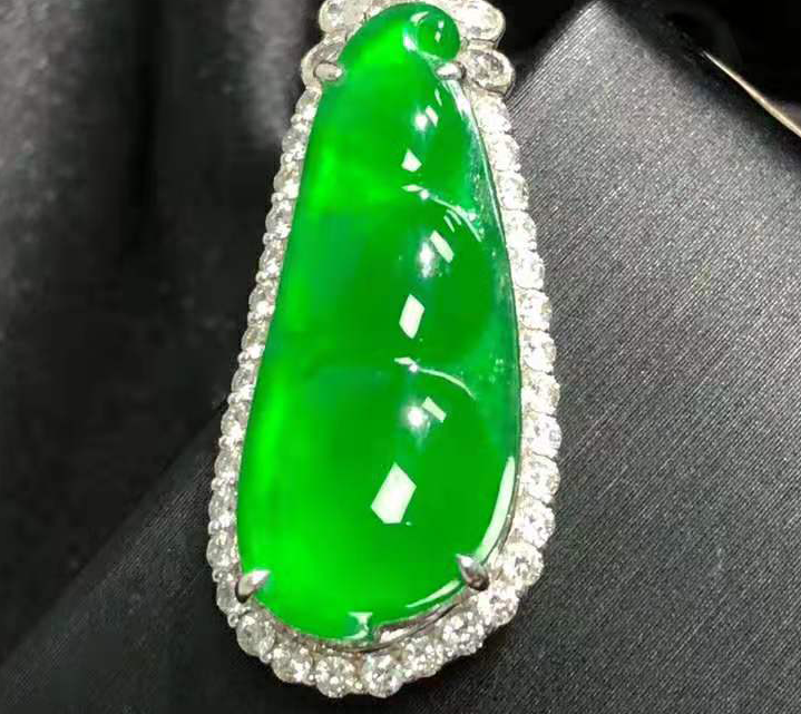 冰种无色翡翠值钱吗了解了百元与百万元翡翠的区别  第2张